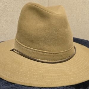 Classic Henscel Aussie Side Snap Hat. Size 21.5" New W/O Tag. Closing Closet